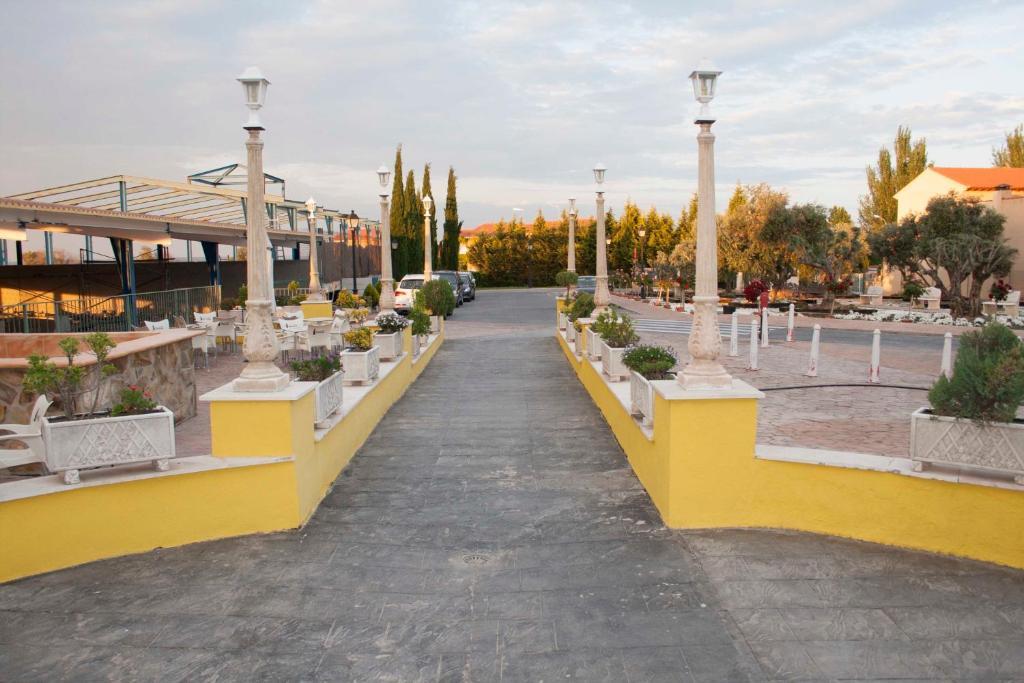 Las Olivas- Borox Aparthotel Seseña Nuevo Екстериор снимка